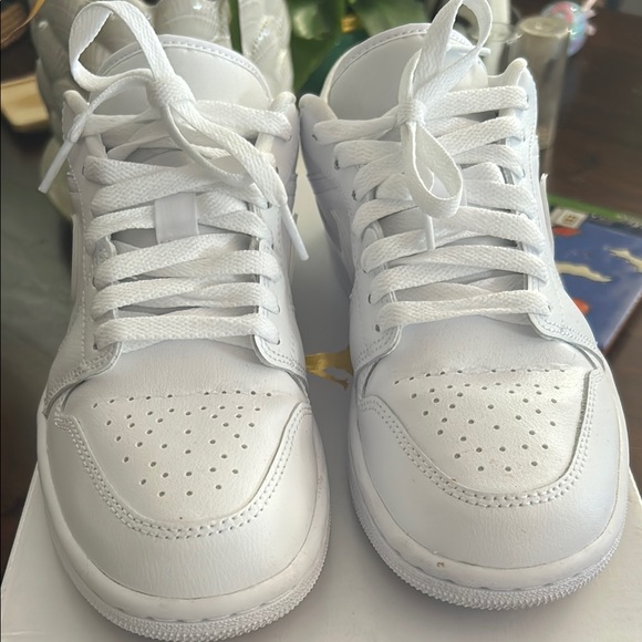 White Air Jordan 1 Low Sneakers - Picture 4 of 6